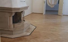 Private Room In Shared Luxurious Palace Like Apartment With 2 Bathrooms Including Whirlpool And Virtual Reality